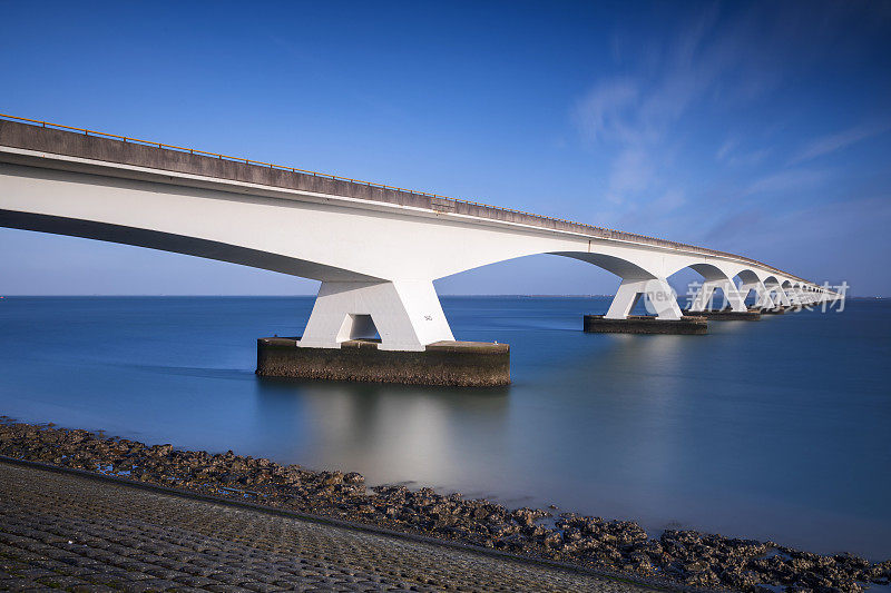 荷兰泽兰省的泽兰大桥(Zeelandbrug, Zeeland Bridge)